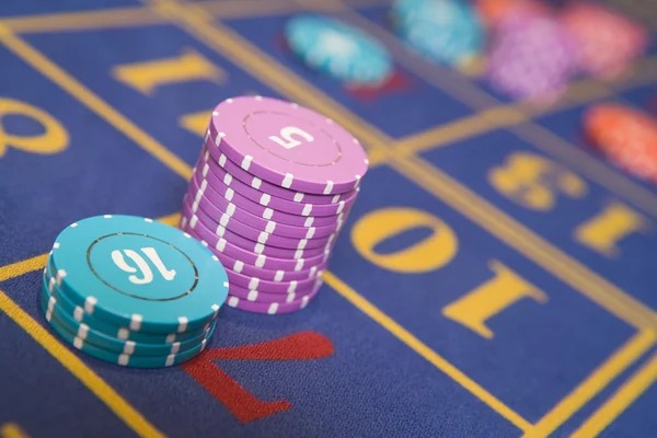 Bali Vacation slot game interface showing tropical symbols and spin controls on skor88
