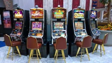 Jurassic Kingdom bonus feature display showing wild reels and free spins on skor88